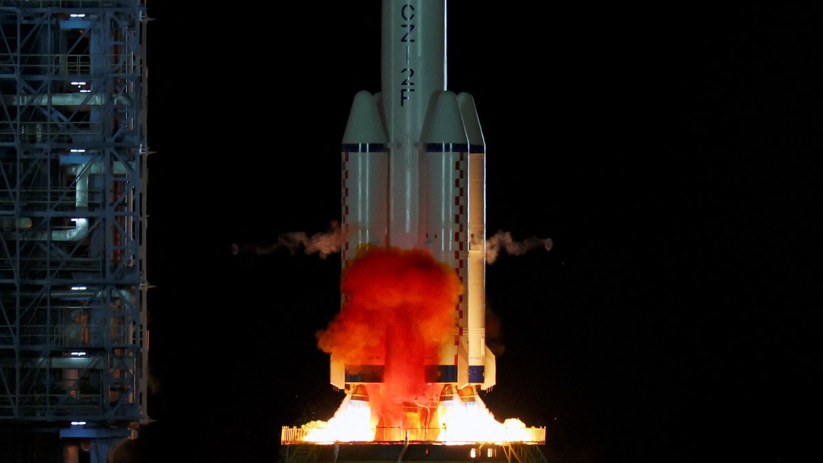 Çin’in 14. mürettebatlı uzay görevi “Shenzhou-19” resmen başladı