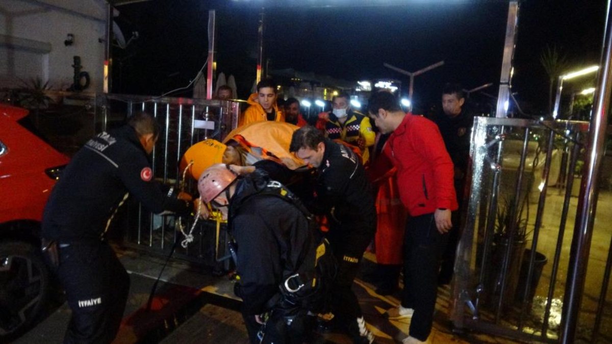 Antalya’da zemin kırıldı: 180 kilo ağırlığındaki aşçıbaşı boşluğa düştü! 1 saatte kurtarıldı
