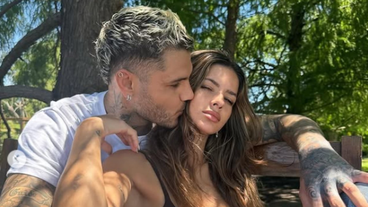 Mauro Icardi’nin yeni sevgilisi China Suarez, Galatasaray formasını giydi