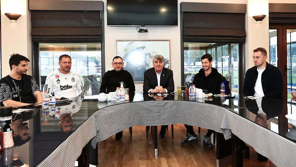 Serdal Adalı’dan futbolculara maaş müjdesi