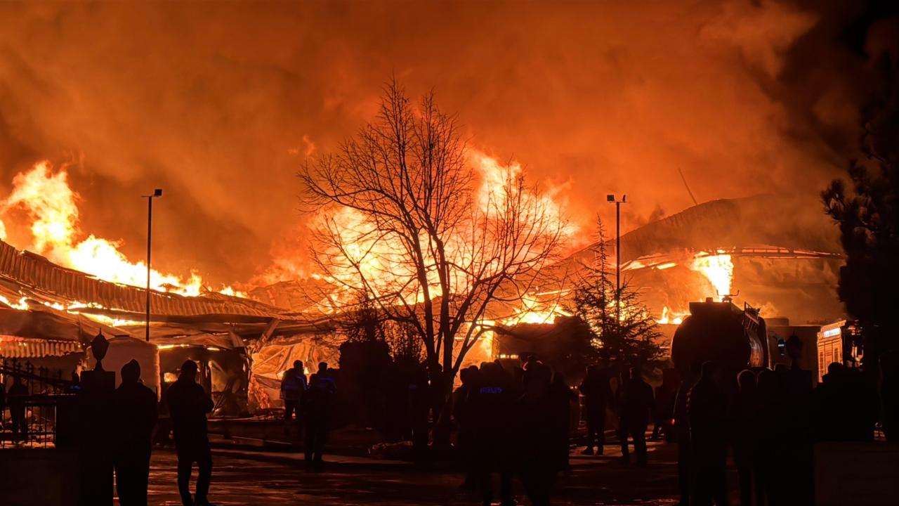 Afyonkarahisar’da fabrika yangını