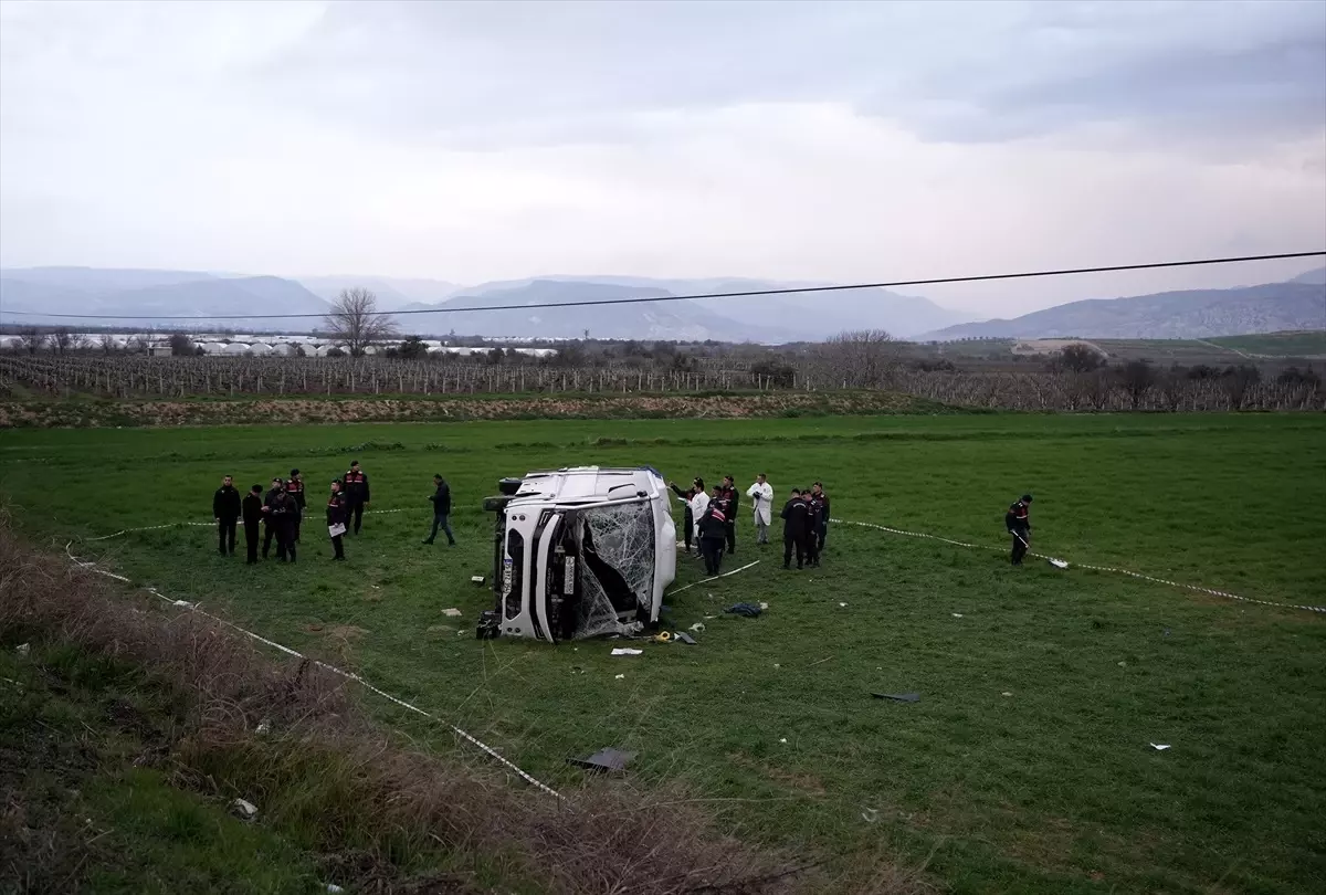 Buldan’da Midibüs Devrildi: 2 Ölü, 26 Yaralı
