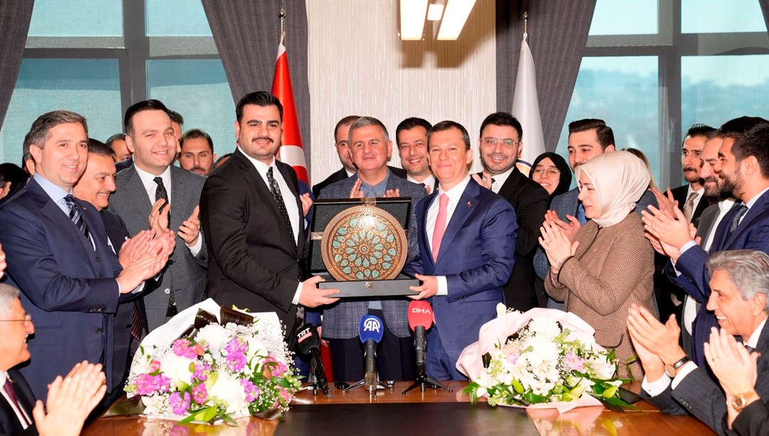 AK Parti’de devir teslim törenleri