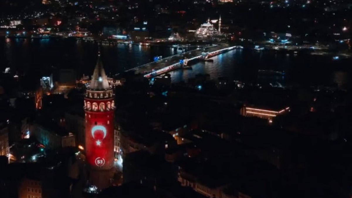 Galata Kulesi, Çanakkale Zaferi için özel olarak aydınlatıldı