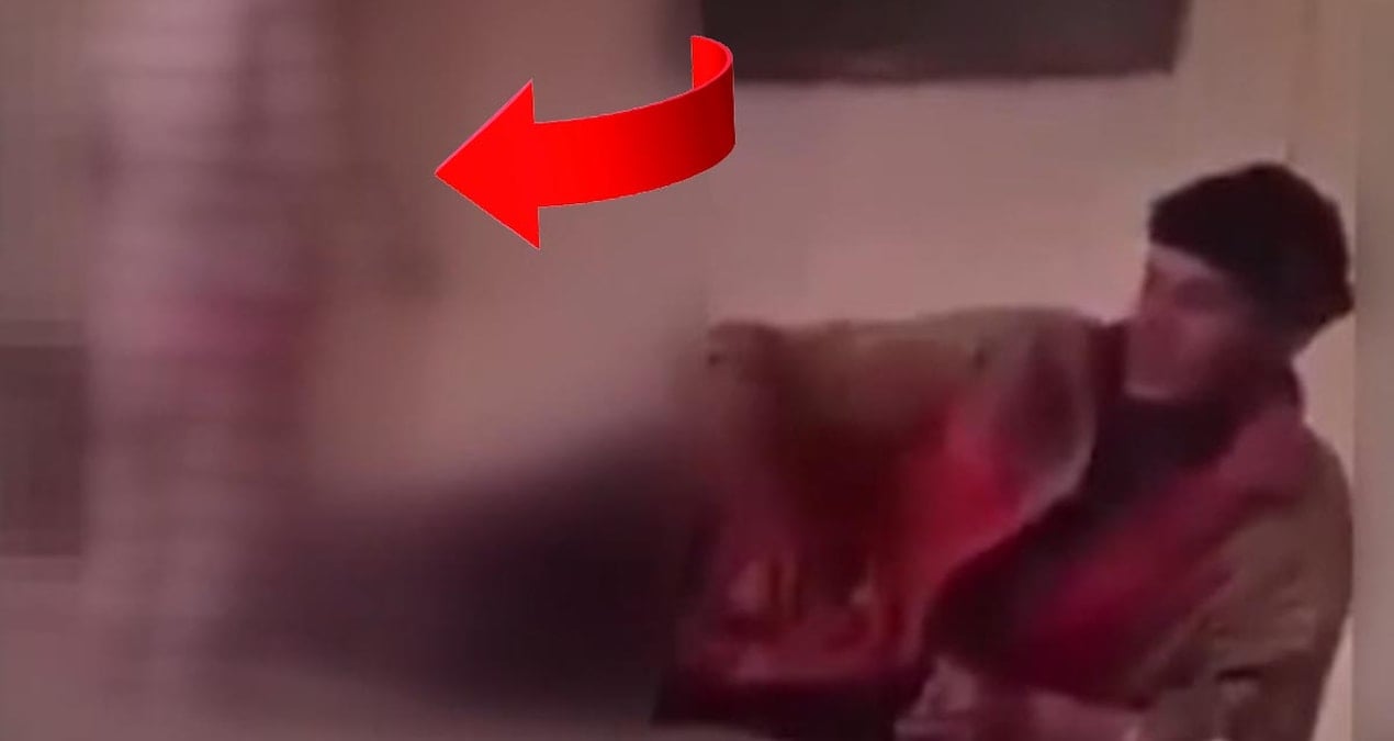 Vicdansız baba! 2 yaşındaki kızını tekme tokat dövdü